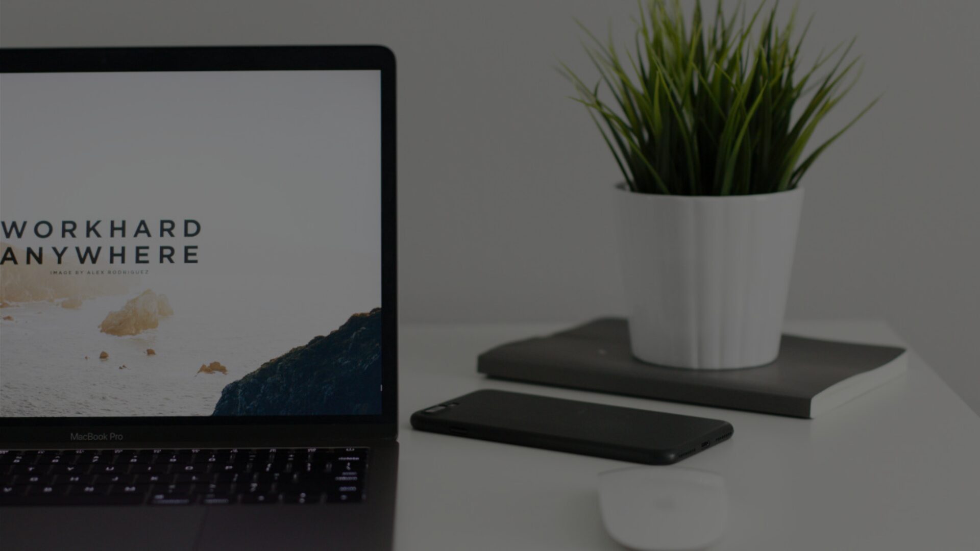 Does the thought of starting your own business feel exciting or overwhelming? Get this complete checklist to go from corporate job to fulltime entrepreneur